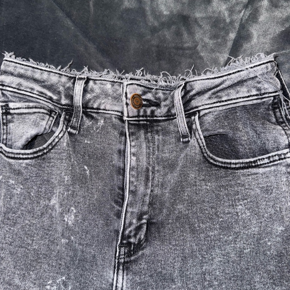Women’s Hollister High Rise Mom Jeans - Picture 4 of 5